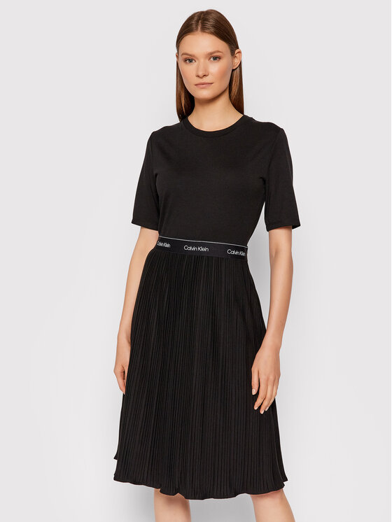 Calvin Klein Sukienka dzianinowa K20K203061 Czarny Regular Fit