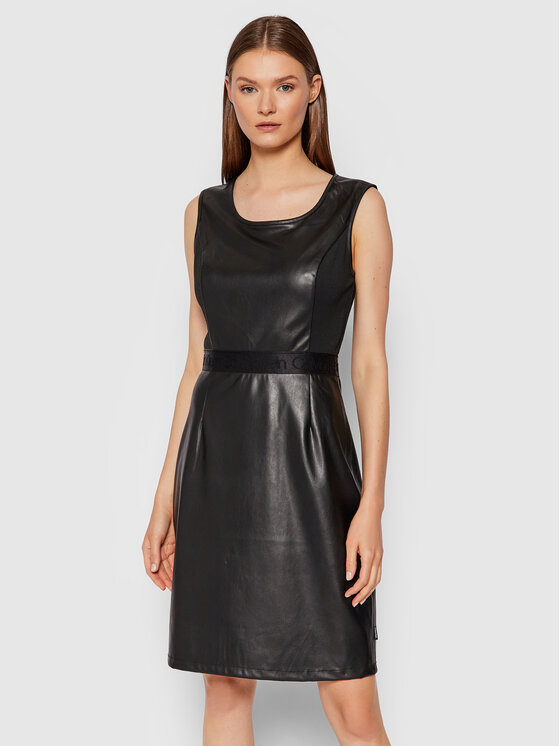 Calvin Klein Sukienka z imitacji skóry Scoop K20K203098 Czarny Regular Fit