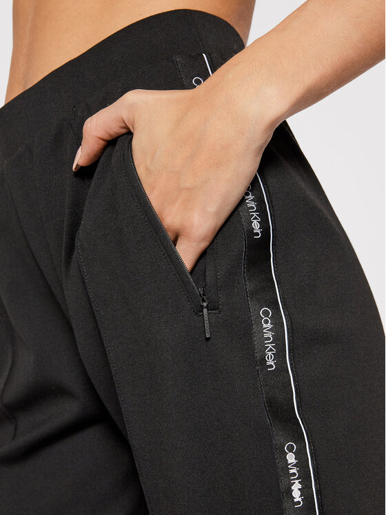 Calvin Klein Spodnie dresowe Milano Logo K20K203165 Czarny Regular Fit zdjęcie nr 4